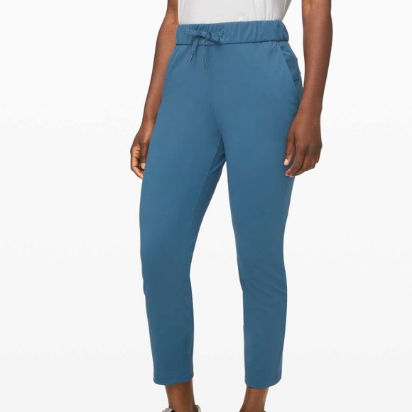 lululemon athletica Pants - Lululemon On The Fly 7/8 Pant In Petrol Blue Size 4 EUC